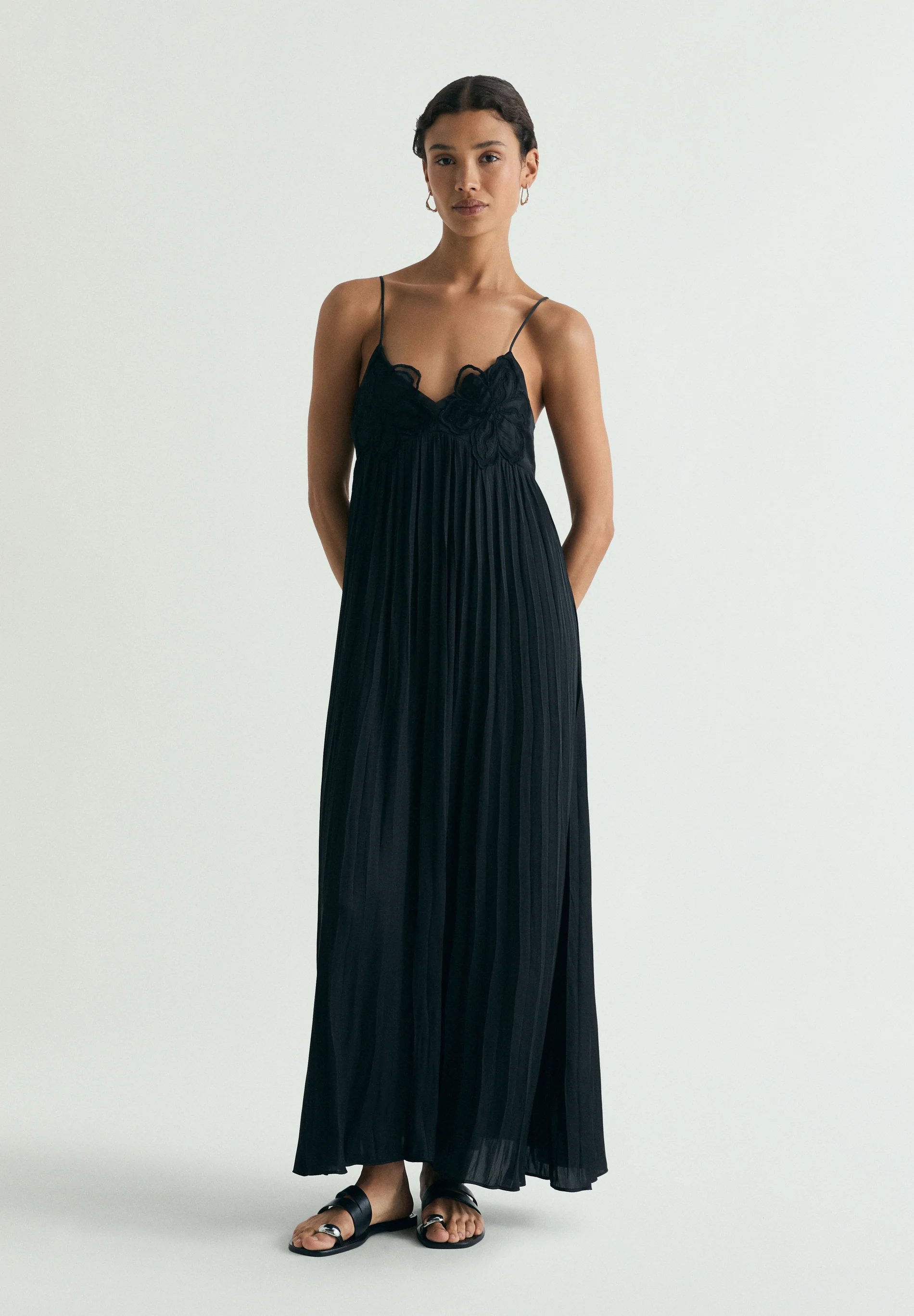 VESTIDO MIDI DETALLE FLORAL