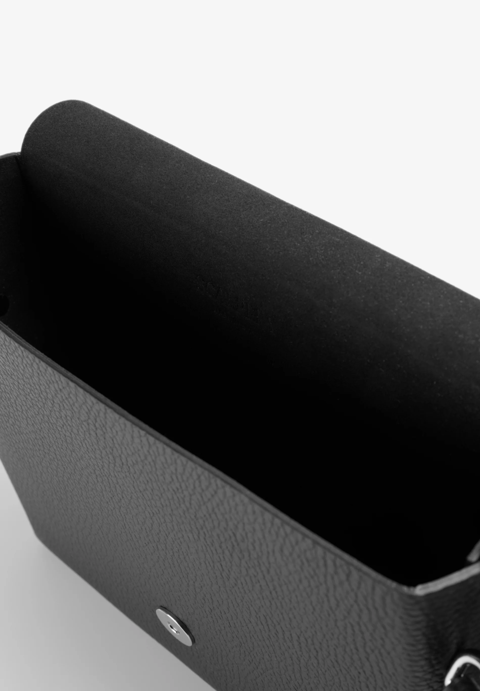 BOLSO DE PIEL CON APLIQUES - Image 10