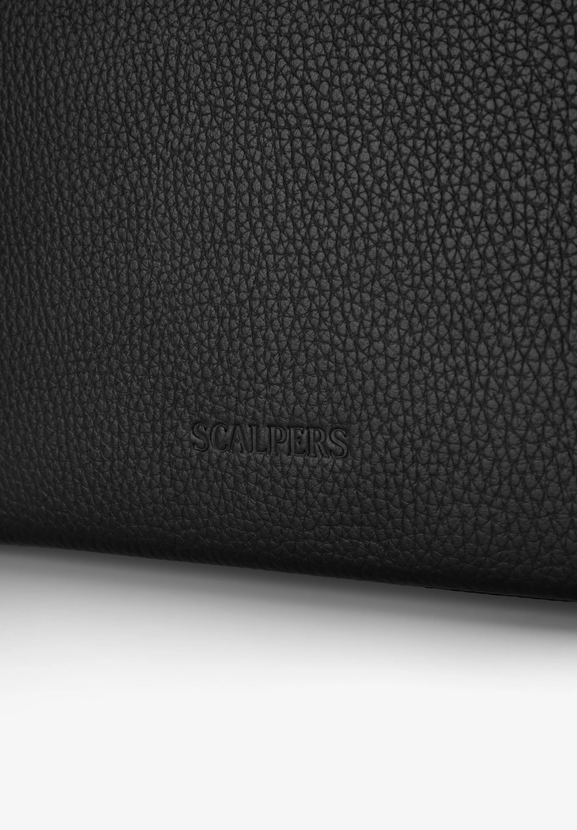 BOLSO DE PIEL CON APLIQUES - Image 8