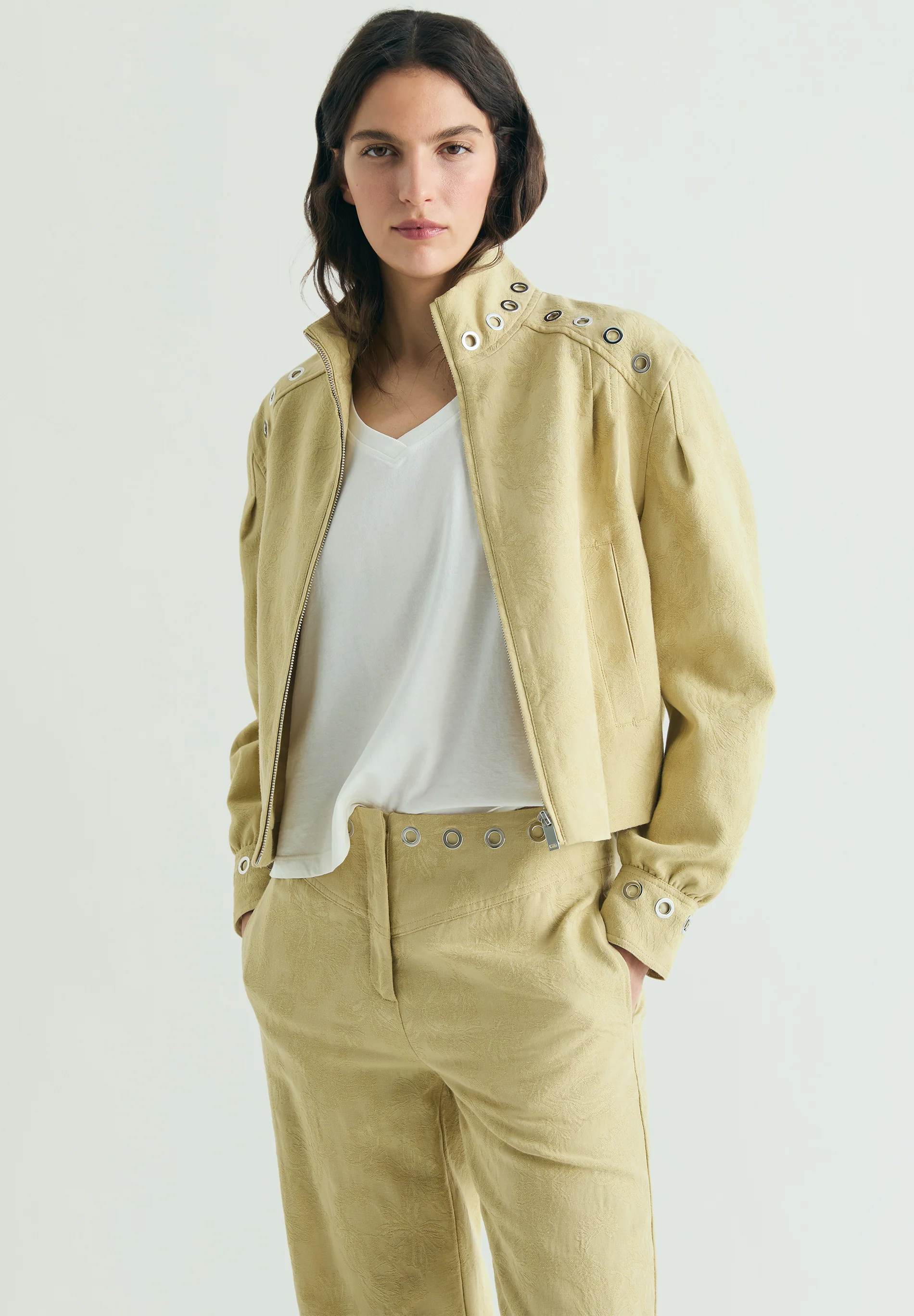 BOMBER JACQUARD CON TACHUELAS - Image 2
