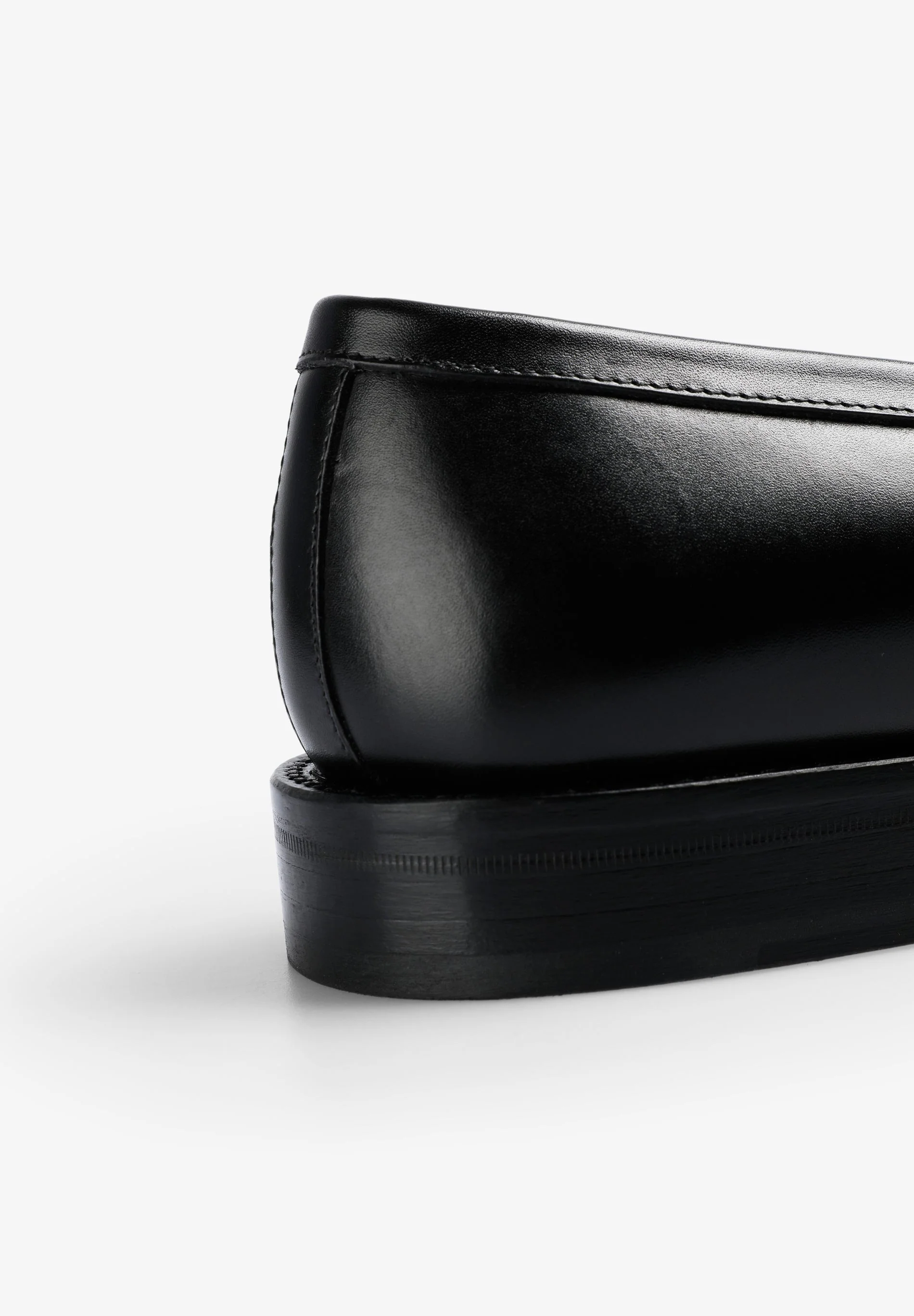 MOCASÍN NEGRO ANTIFAZ - Image 5
