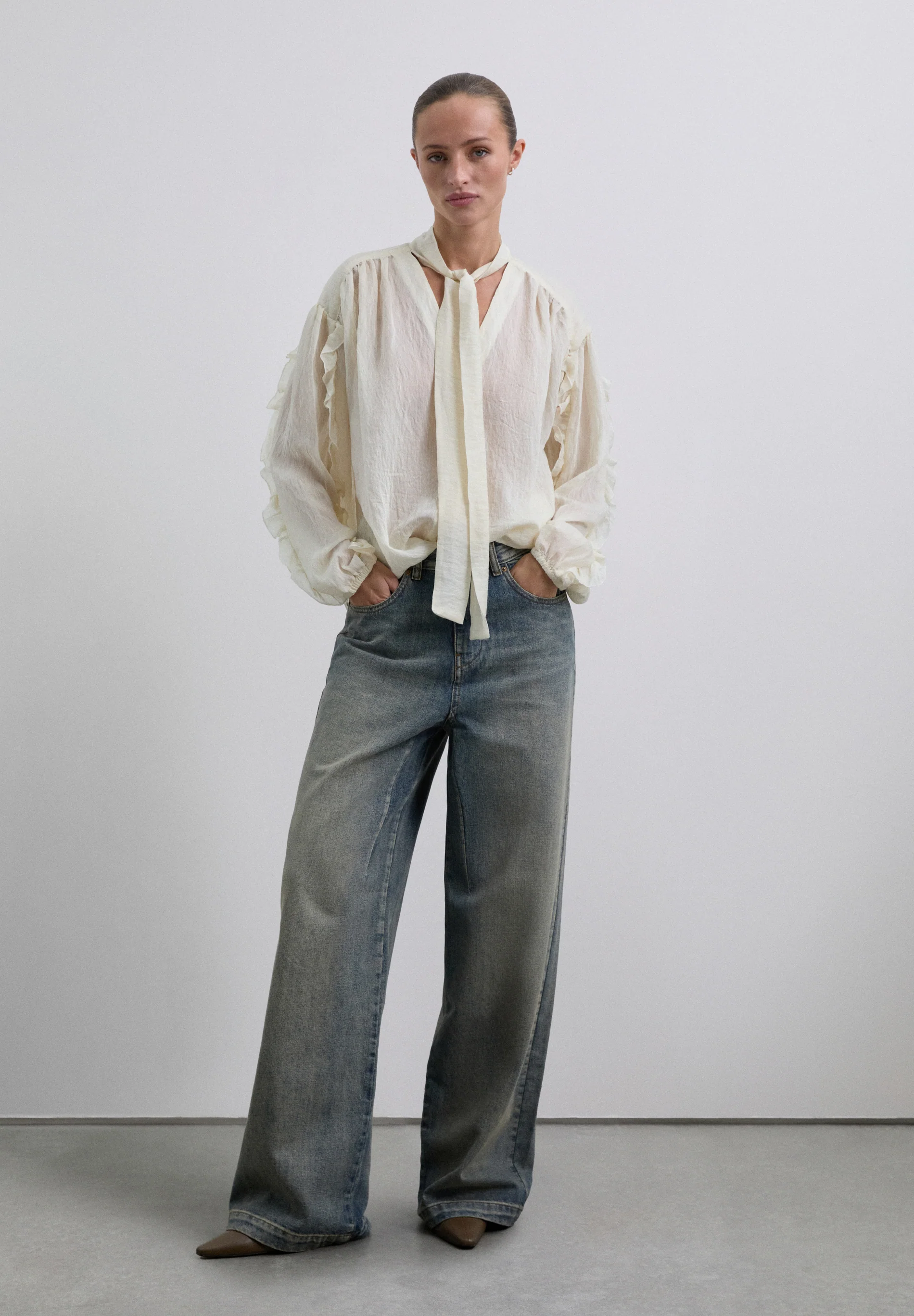 BLUSA DETALLE LAZO FRUNCES - Image 2