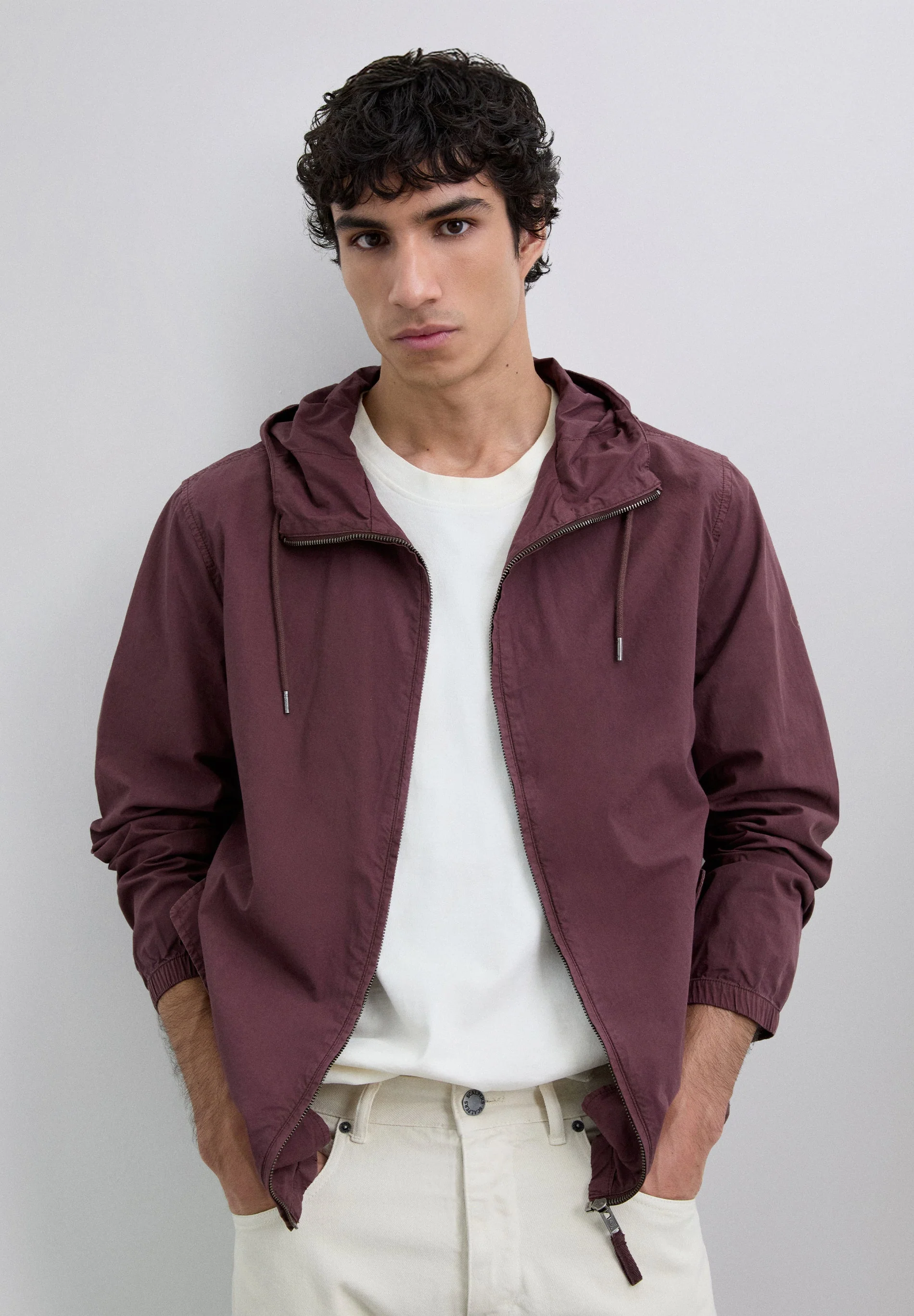 CHAQUETA LIGERA CAPUCHA - Image 2