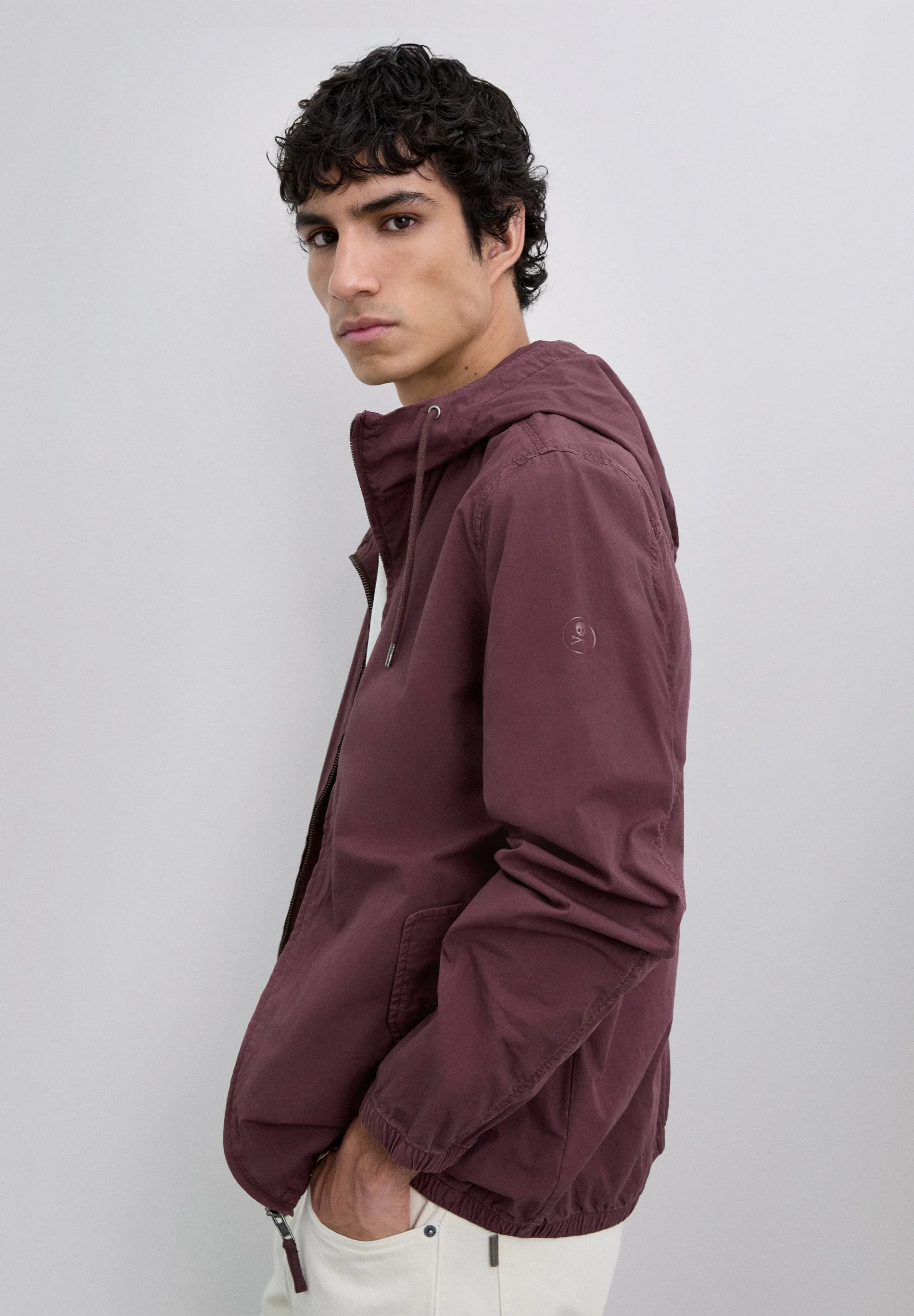 CHAQUETA LIGERA CAPUCHA - Image 4